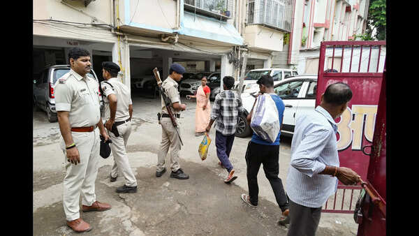 EOU raids Supaul sub-registrar’s premises, disproportionate assets found