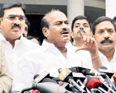 3 ministers, 40 legislators resign for united Andhra