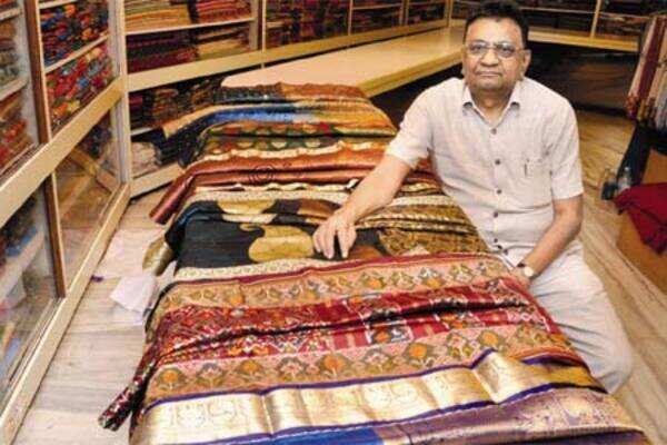 Here'a a treat for sari lovers