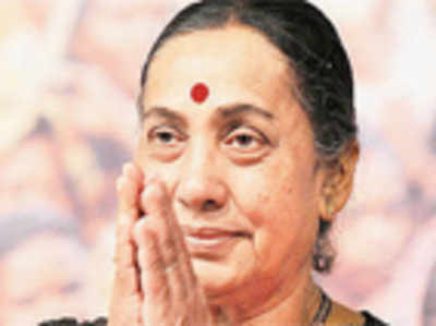 Margaret Alva sworn in as Goa guv, UP post goes to Ram Naik