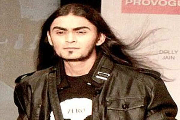  Harsh Parekh in Shakal Pe Mat Ja 