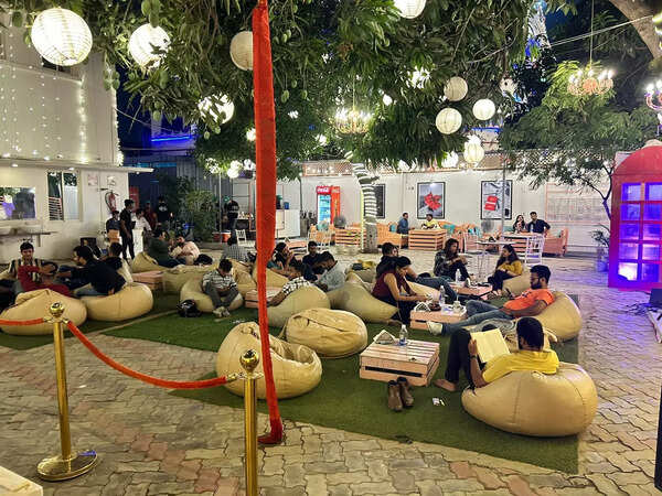 Patna's cafes transform into aesthetic social hubs; young crowds seek immersive experiences over traditional dining