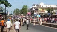 Watch: Migrant labourers protest over lack of food in Surat 