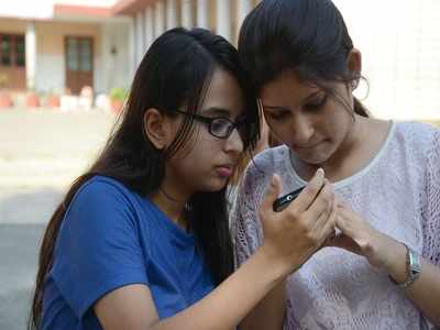 Indians rely on mobile phones the most to get news, finds study