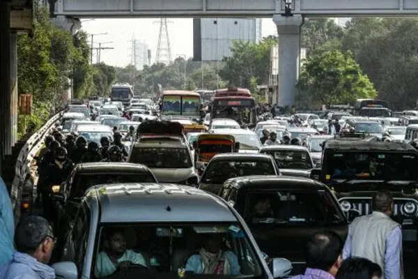 Noida plans new flyover to link Mahamaya with Yamuna Pushta road