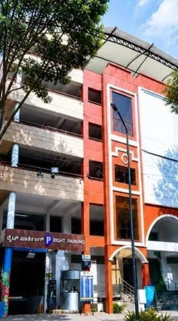 Parking facility under scrutiny as car showroom books entire floor at Bengaluru’s Gandhi Bazaar