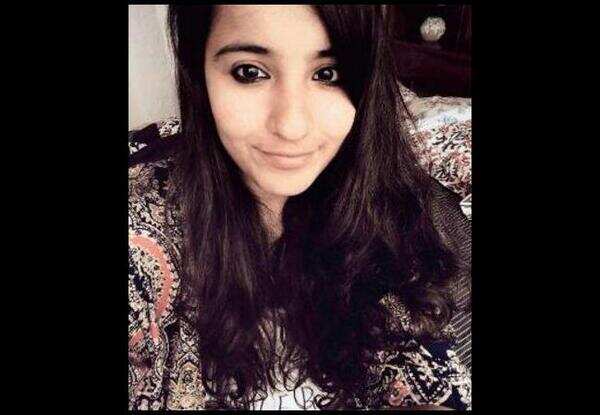 Juhu girl takes blackmailer head on with Facebook post