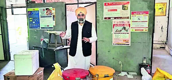 Vaccination centre vacated: Mohali dy mayor slams AAP