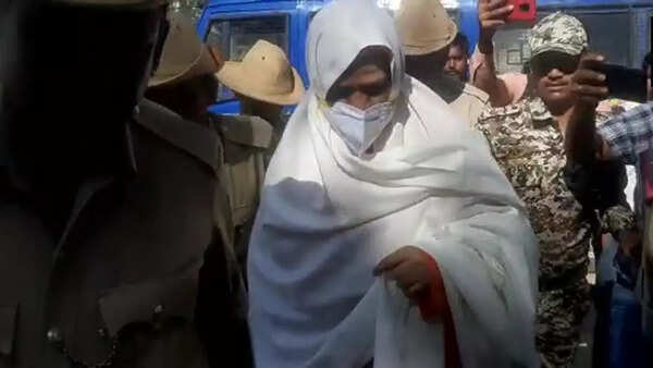 Karnataka seer Shivamurthy Swami accused of sexually abusing minor girls shifted to ICU