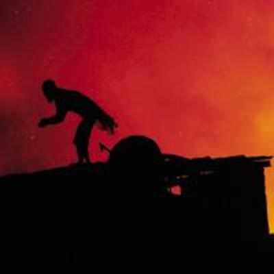 Bandra slums up in flames