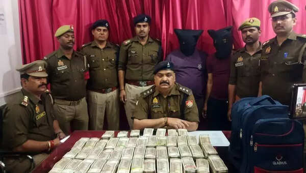 2 held travelling with Rs1.75cr cash
