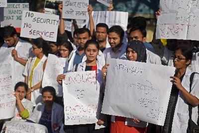 Maharashtra doctors strike: AIIMS resident docs wear helmets in support