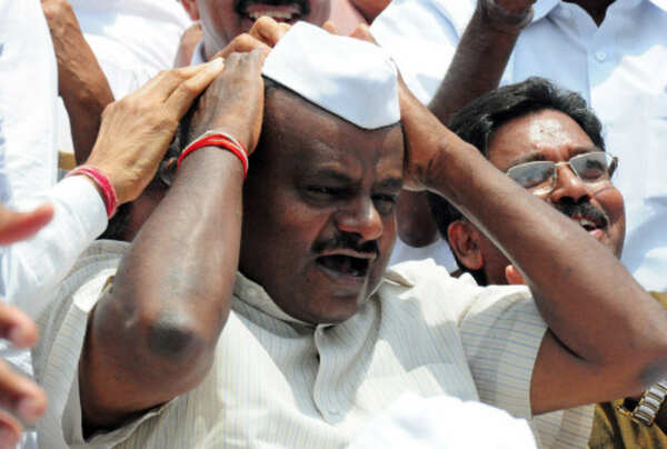 HD Kumaraswamy takes oath as Karnataka chief minister