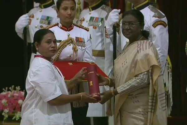 Chandrapur nurse gets Natl Florence Nightingale Award