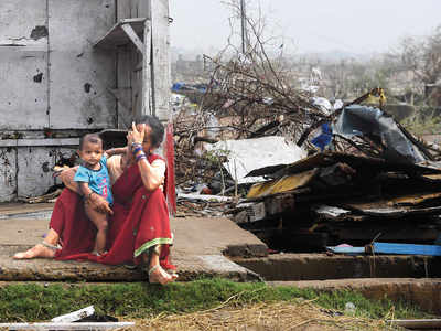 Cyclone weakens, but pummels Bangladesh