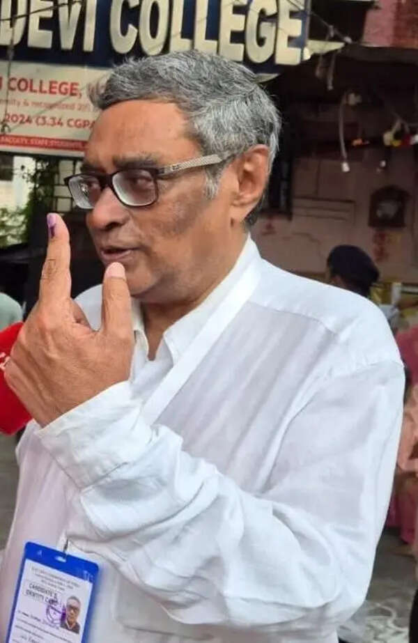 A game of chess, a vote with the family: Netas’ poll-day playbook
