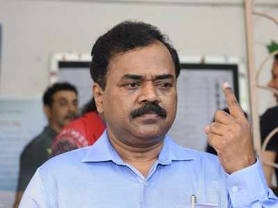 Hyderabad: Shamed by netizen, civic body chief Dana Kishore clears traffic fines