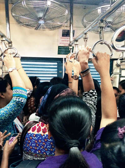 Automatic doors for women on 10 CR trains