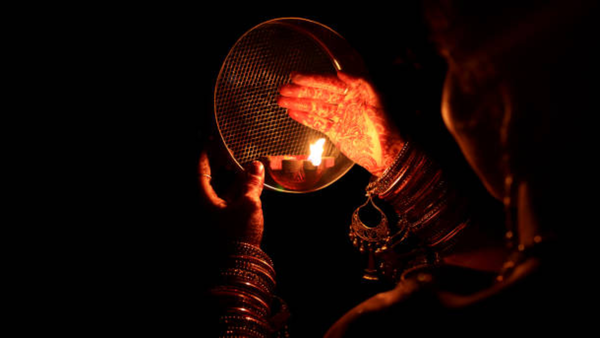 Searching for Unique Karwa Chauth Gifts for Wife? Discover Meaningful Options She’ll Love