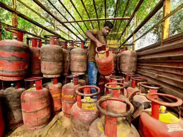FIR lodged against cop for alleged theft of LPG cylinder