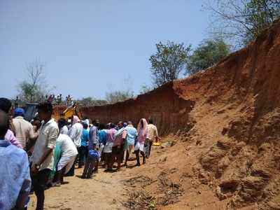 11 women workers killed, several injured in accident at NREGA site in Narayanpet