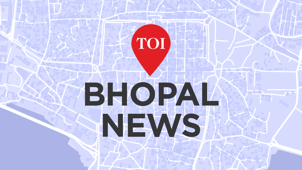Chouhan admits Yadav more energetic, slams Didi for pre-poll temple projects