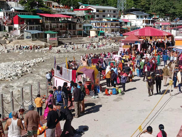 Devotees perform special prayers on Ganga Dussehra