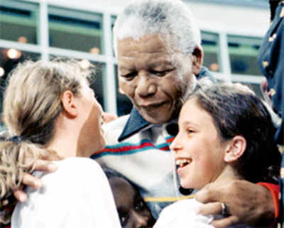 ‘Improving’ Mandela turns 95 in hospital
