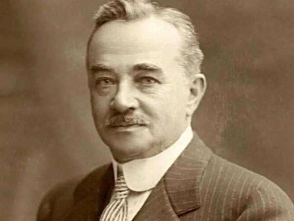 In 1893, Milton Hershey’s encounter with a chocolate-making machine at the Chicago World’s Fair established the foundation for his chocolate empire