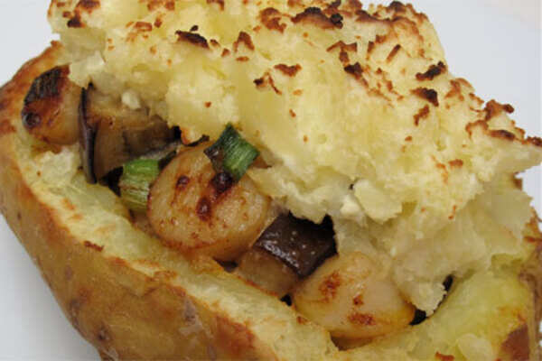 Recipe: Jacket potato with garlic mushrooms
