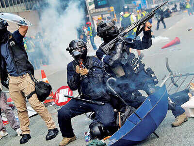 Fresh clashes create chaos in Hong Kong