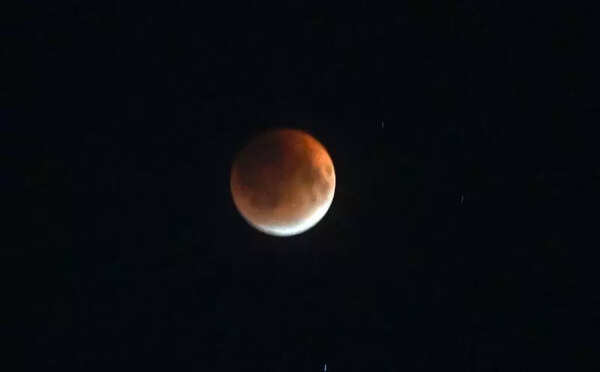Blood moon mesmerises stargazers and enthusiasts