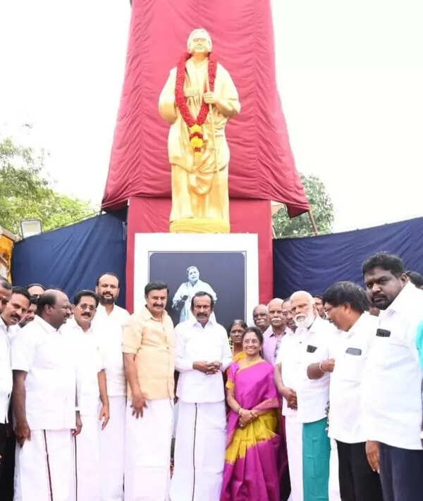 Stalin inaugurates bronze statue of singer and actress K B Sundarambal in Erode