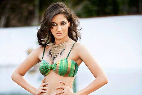 Nikita Dutta cries without glycerine