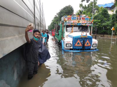 Mumbai Heavy rains: BMC asks offices to stay shut; Train services hit