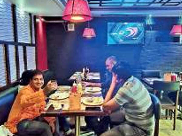 Kolkata restobars plan to cash in on IPL craze