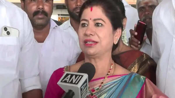 Warm reception for lottery baron’s wife giving DMK jitters