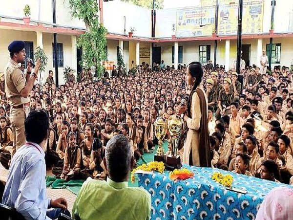 Rajasthan: Men in khaki turn good Samaritans for Dungarpur government school students