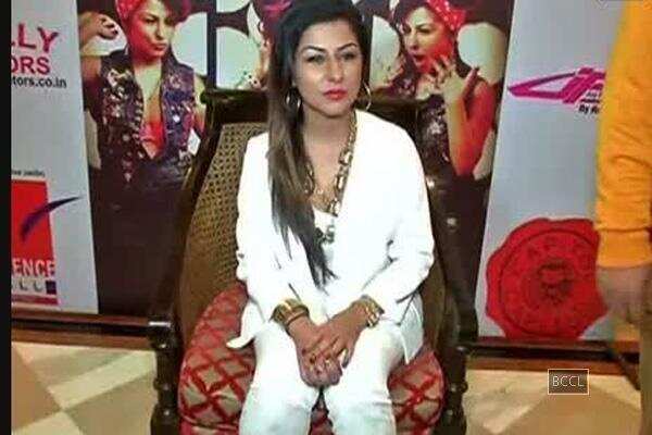 Hard Kaur on 'Aaj mood ishqholic hai': I didn't like the song Sonakshi Sinha did