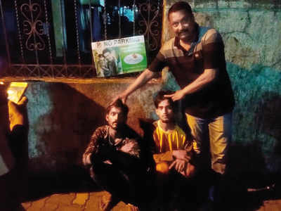 Borivali IC Colony robberies: Vigilante group nabs phone thieves at night