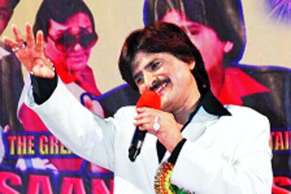 The Ehsaan Qureshi Night organised by IMA Utsav 2013 held at Medical College’s auditorium in Raipur