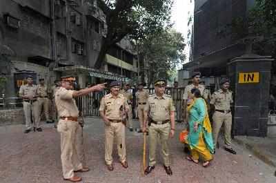 Man attempts suicide outside Maharashtra secretariat; detained