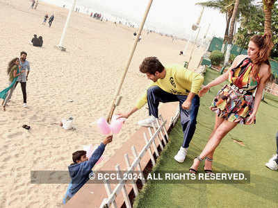 Kartik Aaryan, Sara Ali Khan go on a beach date!