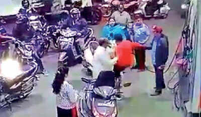 Man slaps homemaker at busy city petrol bunk