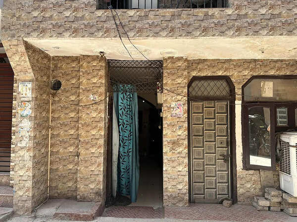Man strangles wife, dies by suicide in Gurgaon following marital discord