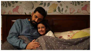 Yalangoch qoshnining dachadagi yashirin kamera videosi