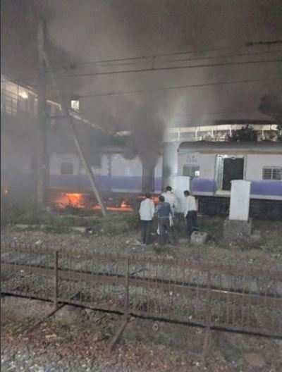 Mumbai: ‘Technical glitch’ causes fire on Thane-bound local train at Dadar station, central railway services hit