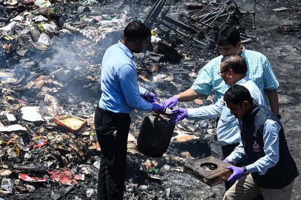 Parents try to save toddler, but all three killed in northwest Delhi jhuggi blaze