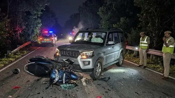 3 killed in crash while returning to wedding venue for phone