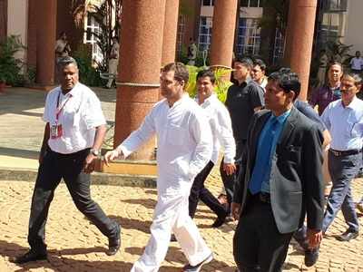 Rahul Gandhi meets Manohar Parrikar in Goa, wishes him speedy recovery
